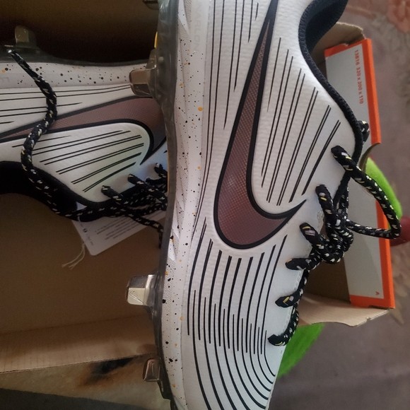 NIKE Mens 7.5/Women's metal cleats Iridescent swoosh - Picture 3 of 7